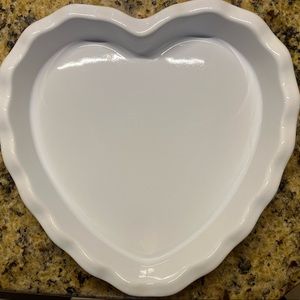 Emile Henry Couleurs pivoine red ruffled-edge heart baking dish